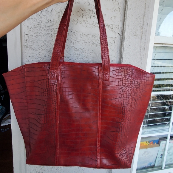 Neiman Marcus Red Leather Crocodile-Embossed Large Tote Bag - Picture 1 of 9